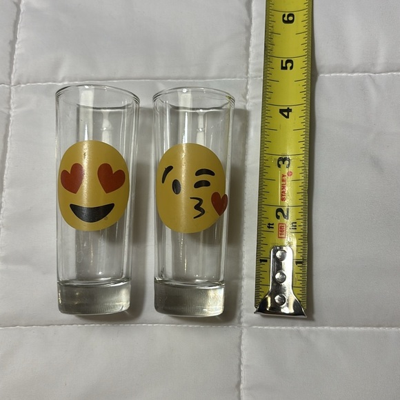Kiss and Heart Eye Valentine Shooter Shot
Glasses - Picture 2 of 5